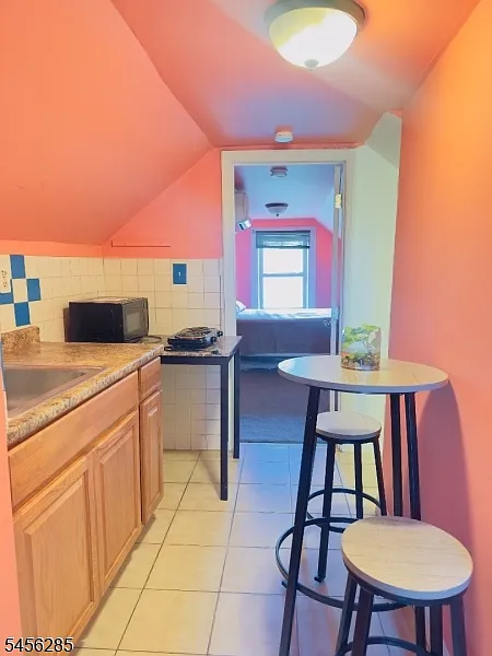 1 bed, 1.0 bath, $1,400 — Photo 2
