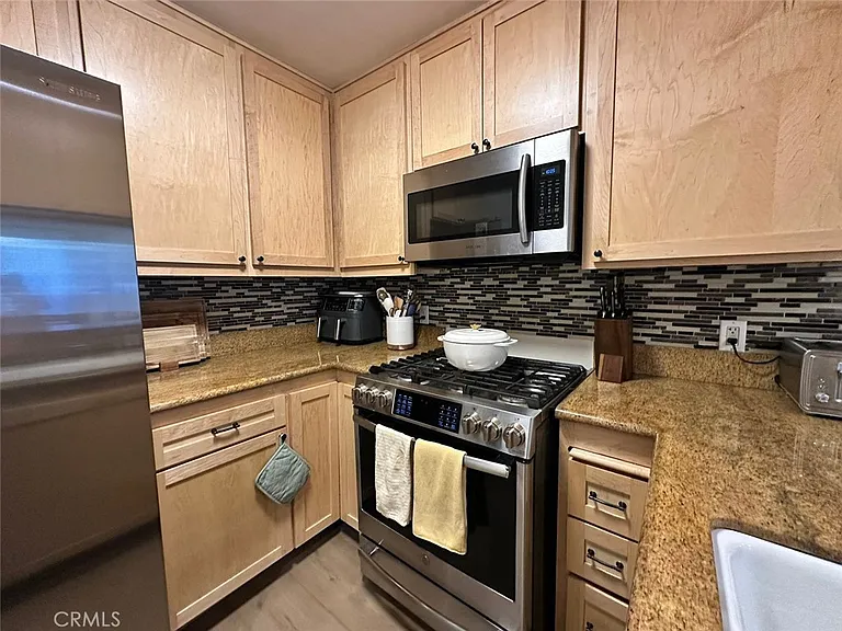 10149 Commerce Ave — Photo 10