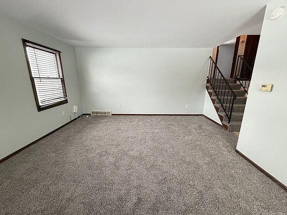 5th image of 3992 Camelot Dr SE