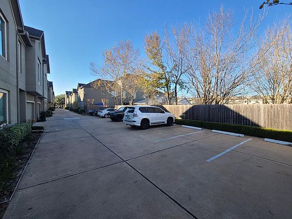 Spacious parking spaces for guests to enjoy the social opportunities on Washington Avenue, The Bayou, Memorial park.