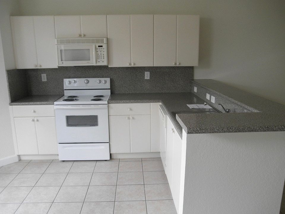1st image of 2906 Shoma Dr
