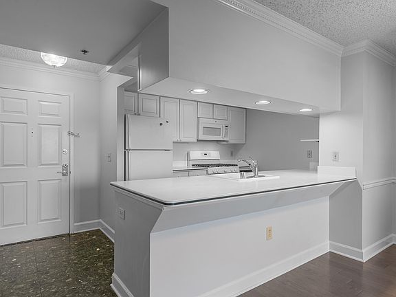 5th image of 1276 N Wayne St APT 819