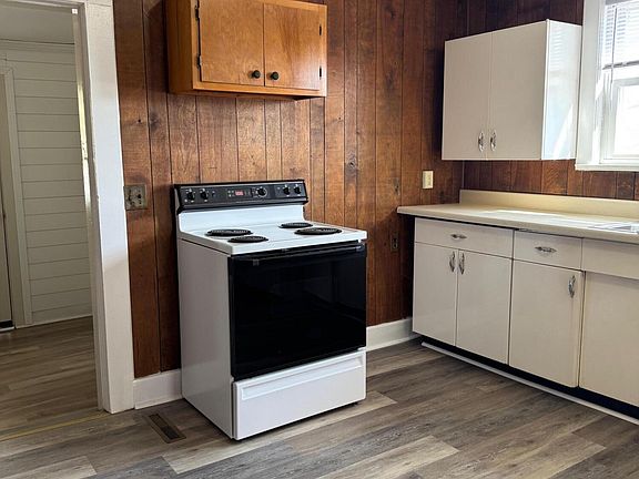 4th image of 595 Orchard Ave