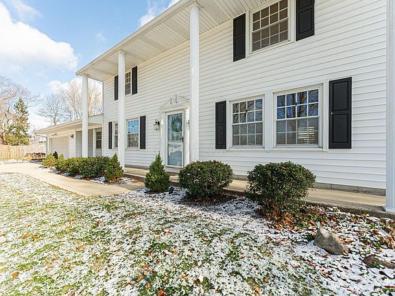 4th image of 998 Normandy Cir
