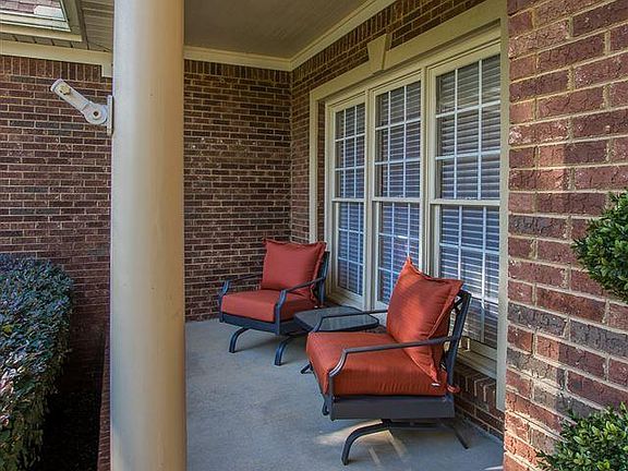 3rd image of 3004 Davenport Dr SE