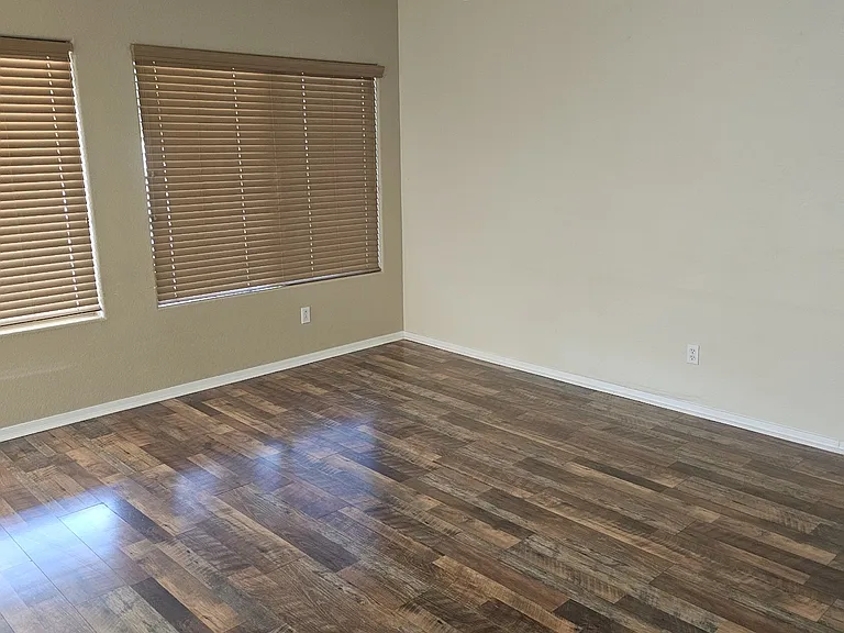 44304 W Vineyard St — Photo 4