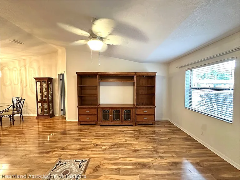2306 Hidden Creek Cir — Photo 9