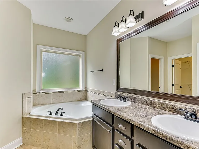 4215 Windslow Dr — Photo 38