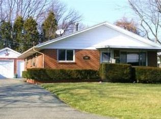 1305 Heatherdale Ave, Dayton, OH 45429