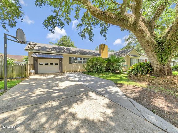 3rd image of 328 Country Club Dr