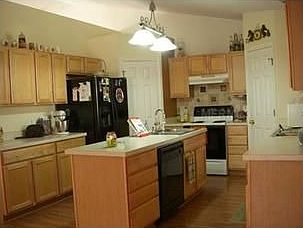 4th image of 1820 Ashton Dr E