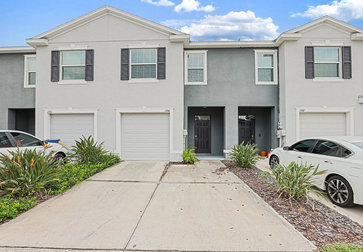 3 bed, 2.5 bath, 1758 sqft, $2,200 — Photo 1