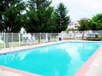 5th image of 14182 Pennock Ave #206