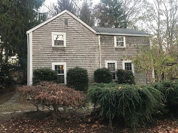 2nd image of 208 Summer St