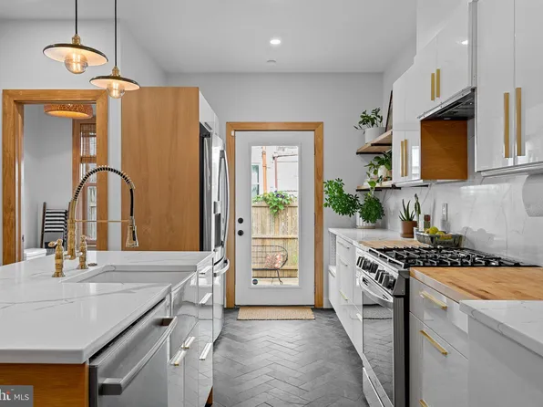 841 Almond St, Philadelphia, PA 19125