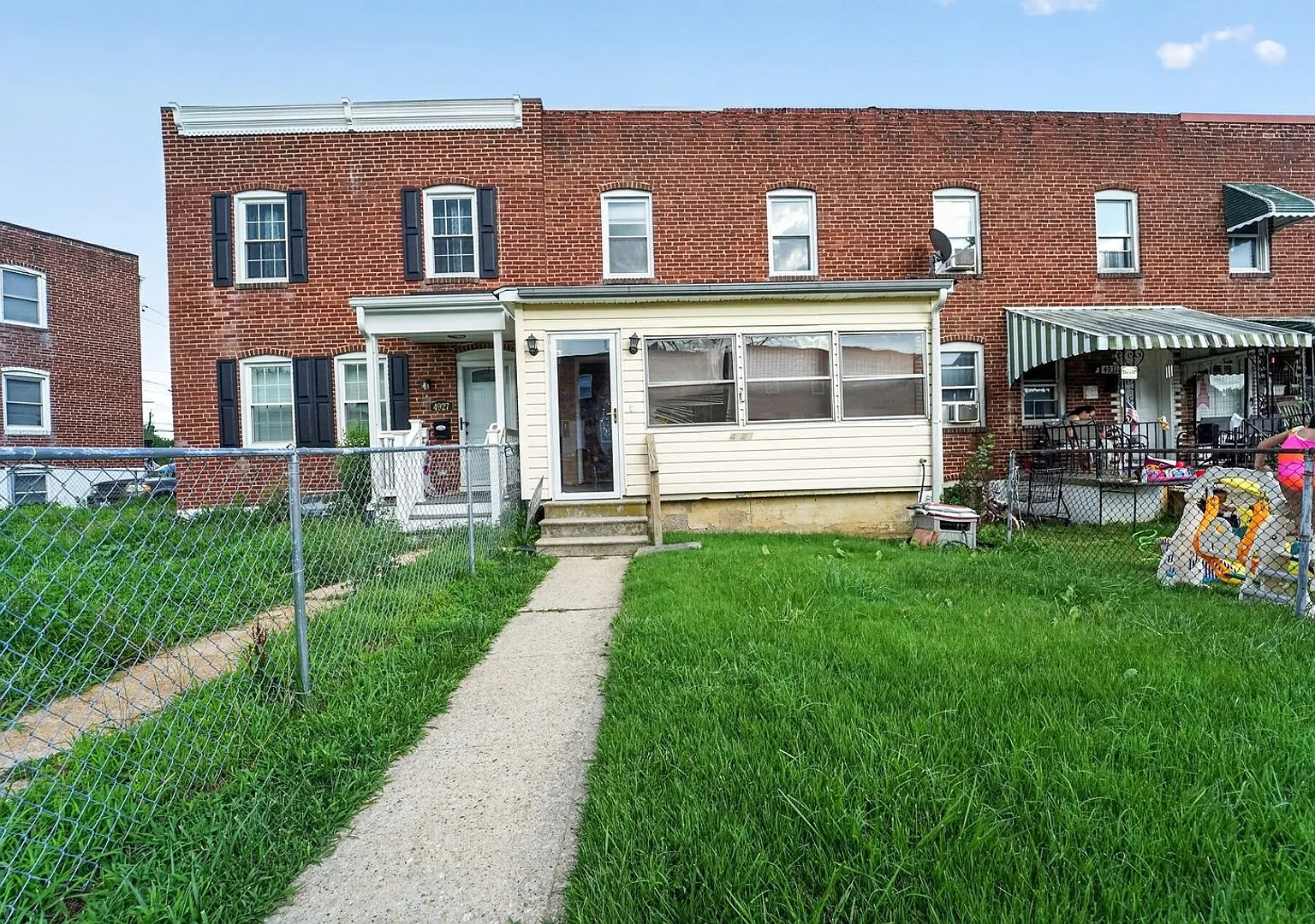Updated 3Bed, 2Bath Home with New Flooring in a Walkable Community — Photo 2