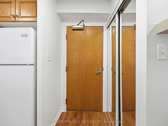 5th image of 7 Lorraine Dr #1010