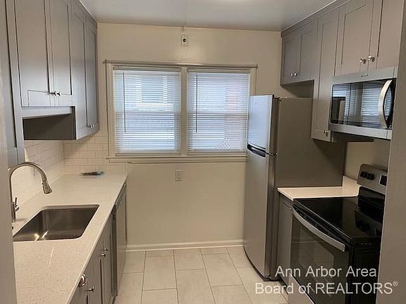 3rd image of 1519-1521 Abbott Ave