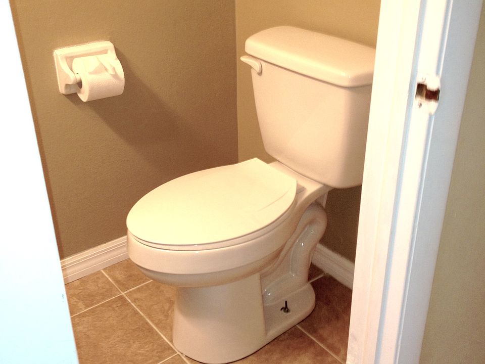 Downstairs 1/2 Bathroom