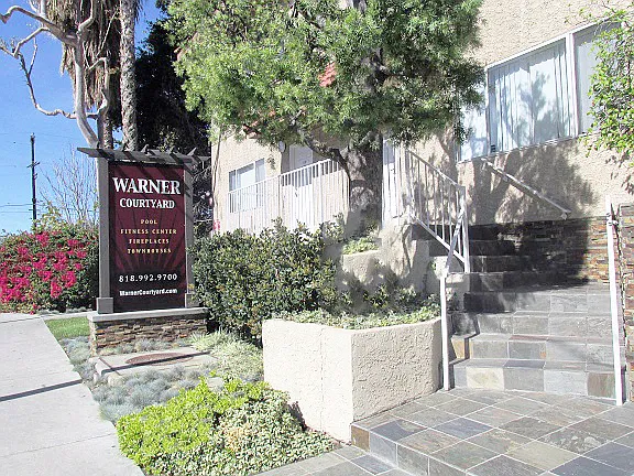 Warner Courtyard Apartments — Photo 24