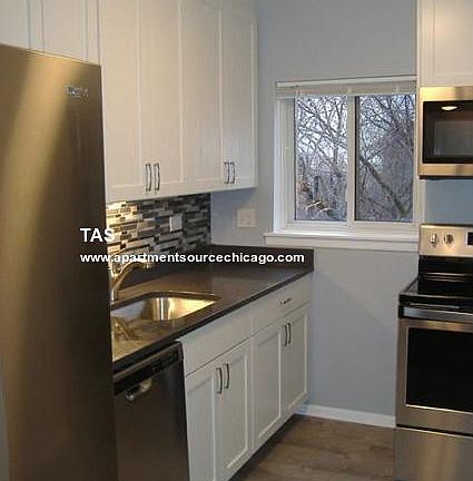 2nd image of 3827 N Pine Grove Ave #507