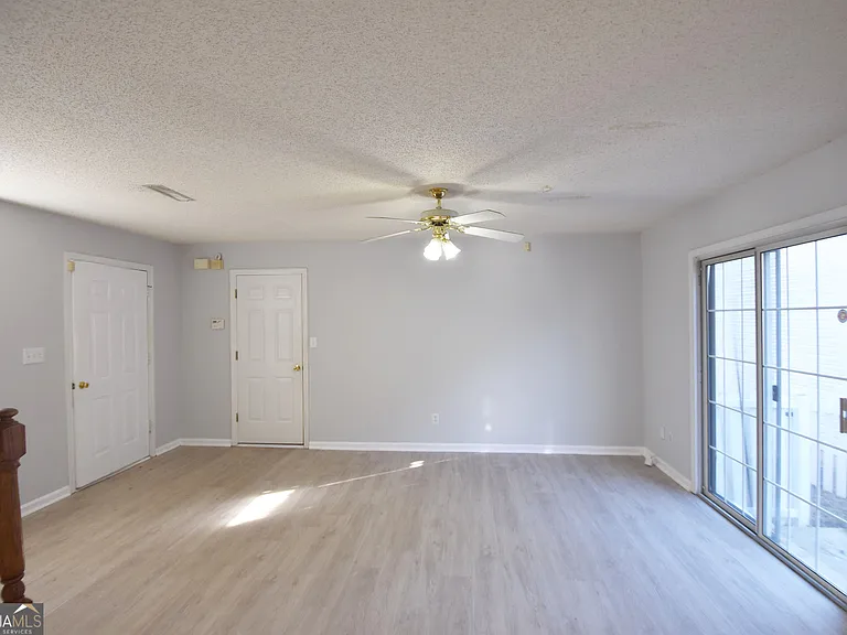 147 S Fairfield Dr — Photo 6