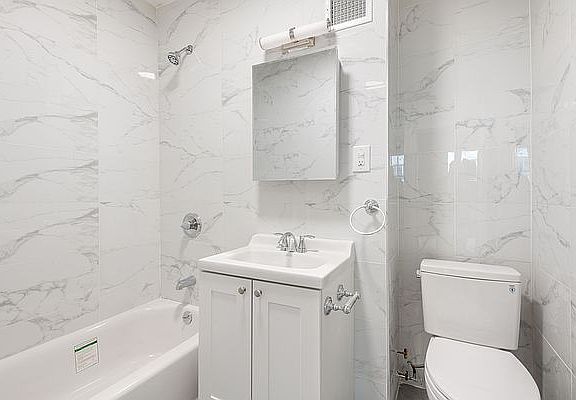 4th image of 220 E 74th St APT 5A
