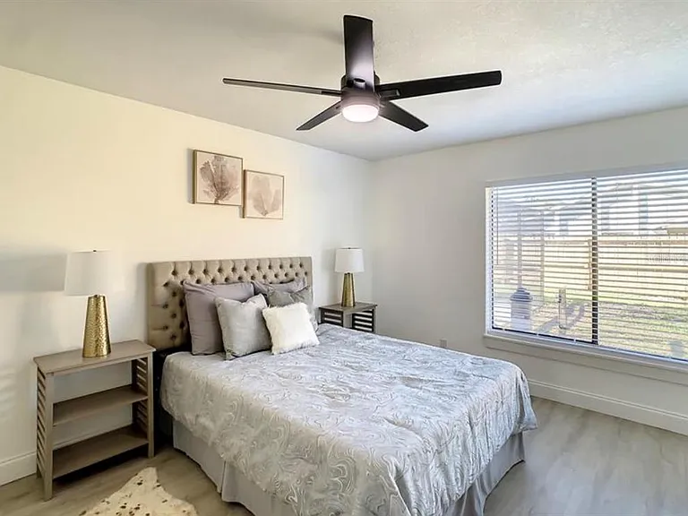 822 E Flag Ln — Photo 11