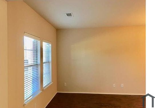 5th image of 3121 Nandina St
