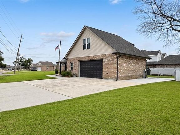 4th image of 500 Terri Dr
