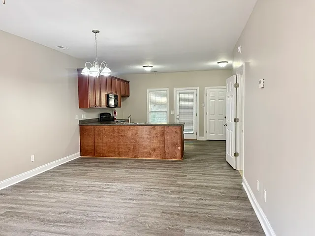 2176 Broad Dr — Photo 2
