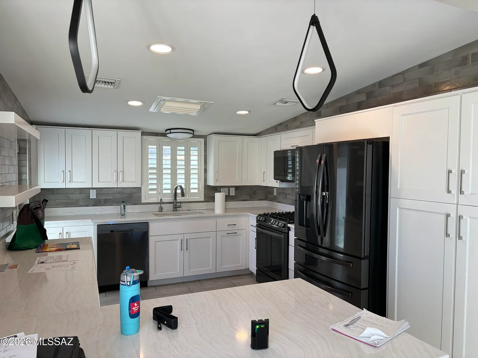 3 bed, 2.0 bath, 1302 sqft, $1,995 — Photo 2