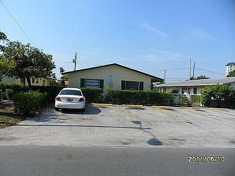5th image of 131 SE 6th Ct
