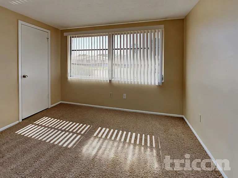 3327 Seffner Dr — Photo 10