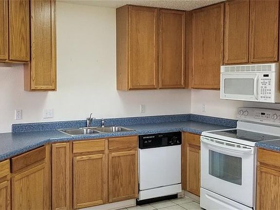 4th image of 1033 Silverstone Ln