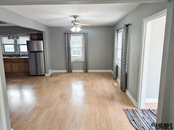 372 6th St, Burr, NE 68324