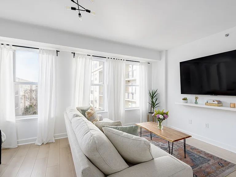 1315 East Blvd #502 — Photo 3