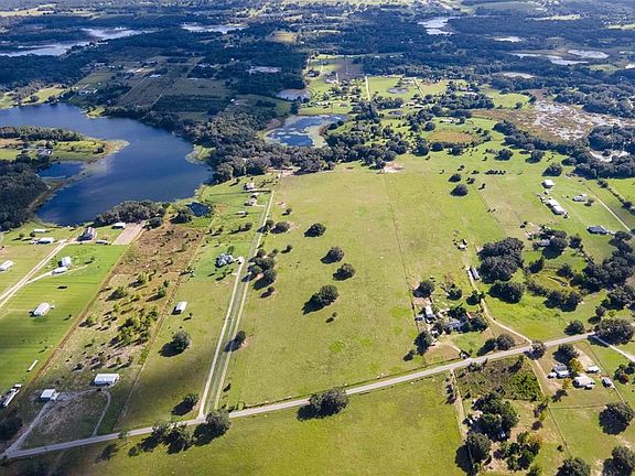 2nd image of 156 SE Place Rd