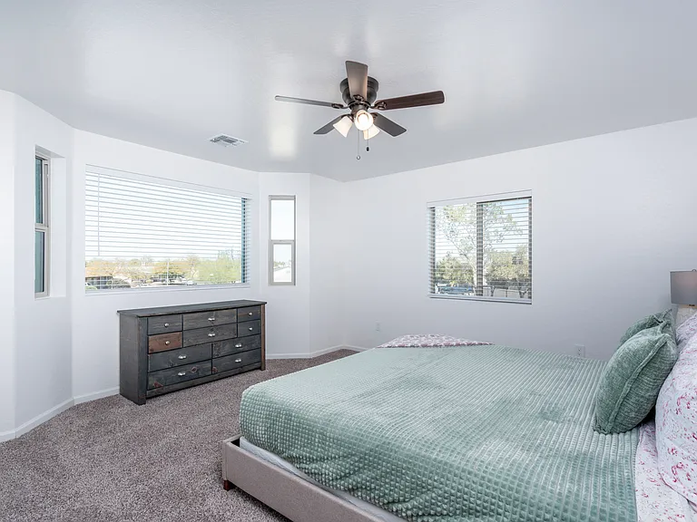 1640 N Cameron St — Photo 31