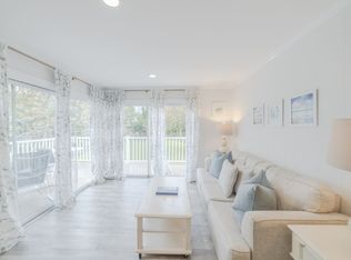 226 Pantigo Rd UNIT 220, East Hampton, NY 11937