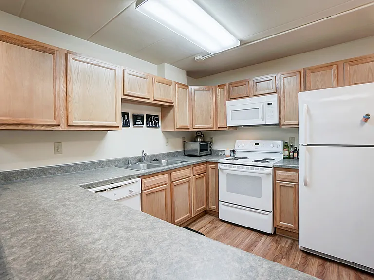 Inez Apartments — Photo 33