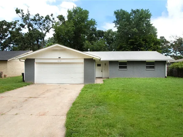 1319 Forest Dr, Rogers, AR 72756