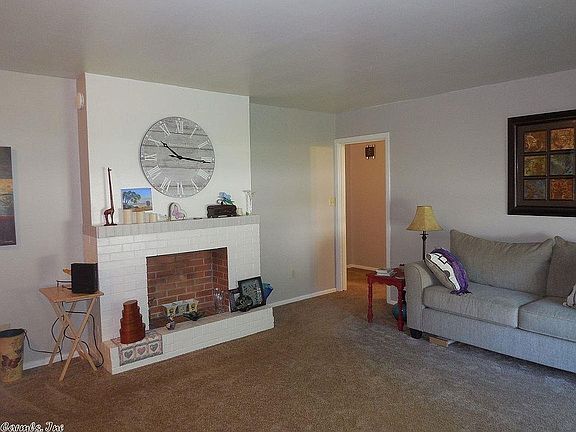 3rd image of 219 S Phoenix Ave