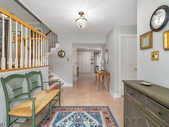 5th image of 94 Crane Cir