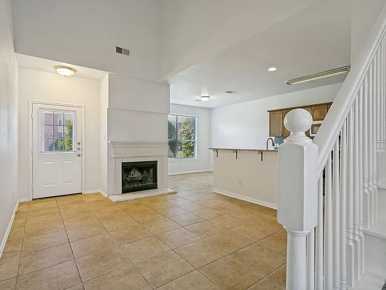 1519 Barbara Dr — Photo 2