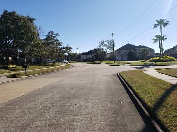 4th image of 3918 Breezeway Dr
