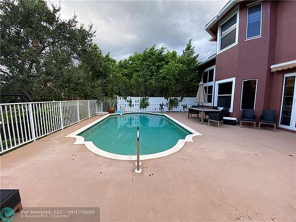 3rd image of 11838 Highland Pl