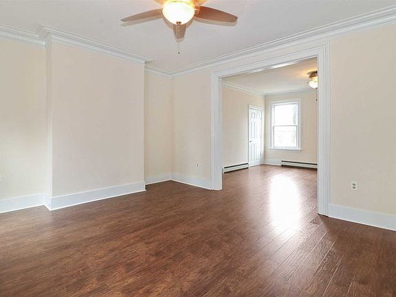 5th image of 154 Dubois St