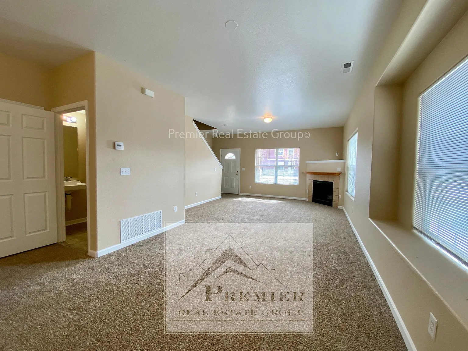3 bed, 2.5 bath, 1527 sqft, $1,795 — Photo 2