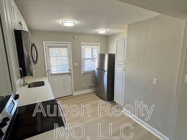 3143 Puckett Rd, Kansas City, KS